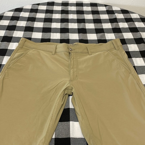 Eddie Bauer Travex Pants Men's Size 40 x 32 Stretch Zipper Pockets Khaki Tan - Picture 2 of 15